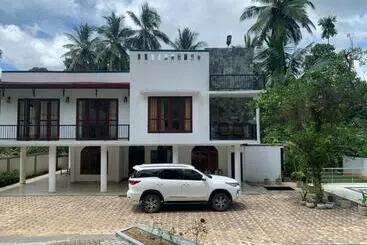 Pensione Healand Holiday Bungalow And Restaurant