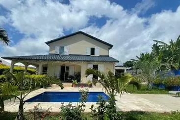 تختخواب و صبحانه Mon Ti Kaz Mon Ti Bonheur