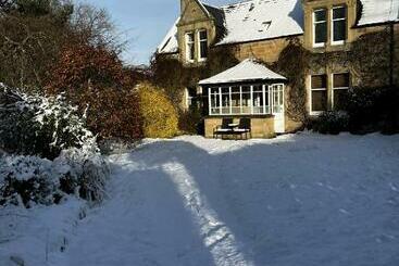 مبيت وإفطار St Duthus Villa Guesthouse