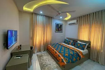 پانسیون C7 Hazelwood Residence & Suites