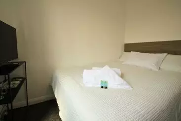 Bed and Breakfast 33