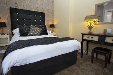 هتل Haworth Old Hall