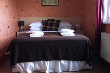 Отель The George Inn Blackawton