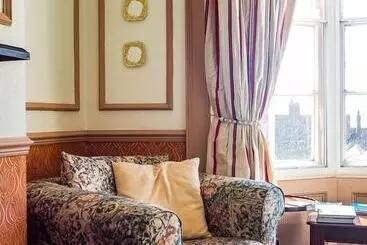 Пансион Tall Storeys