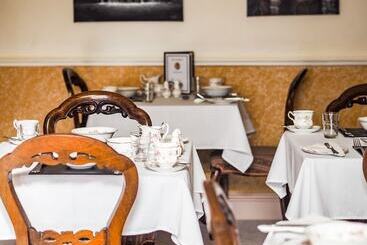 Пансион Tall Storeys