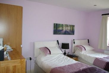 צימר Whaddon Grove House