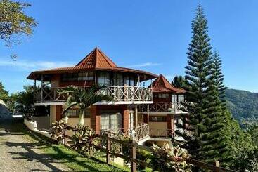 هتل Fabulous Village & Resort