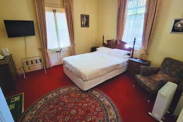 بنسيون Leura House