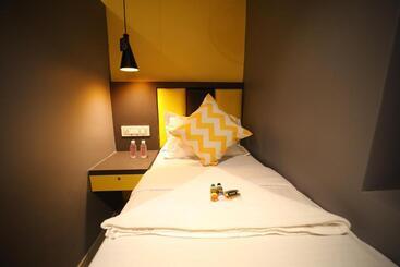 Hotel Càpsula Cabin Stay Social Hubz