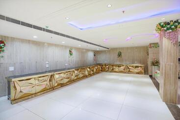 Fabhotel Indirapuram By Sbg, Near Sec 62 Noida