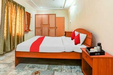 هتل Oyo Flagship 80564 The Central Guest House