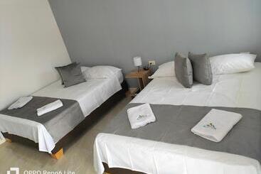 تختخواب و صبحانه Mary & Matt Lodge