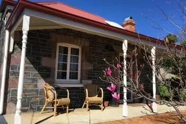 ベッドアンドブレックファースト Randell Cottage   Adelaide Hills   Cosy Rustic Hideaway