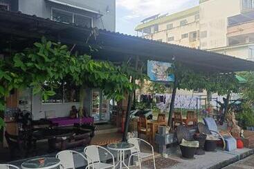 Hotel Funky Crab The River