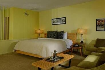 בית מלון כפרי Orbit In  21 And Over