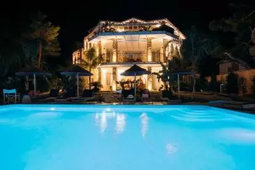 Huoneistohotelli Villa Aquamarina Pavoncella Rossa