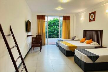 펜션 Kandy Hub Guest House