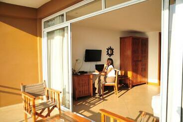 Bed and Breakfast Maison Vue Royale Andohalo