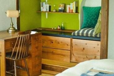 Pension 深々 Books&stay シンシンブックスアンドステイ