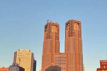 Apart Hotel Season Guest House In Nishi Shinjuku 100 Square Meters, 4 Bedrooms, 2 Living Rooms