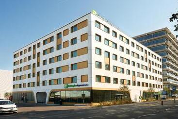Hotel Holiday Inn Express & Suites Basel Allschwil, An Ihg