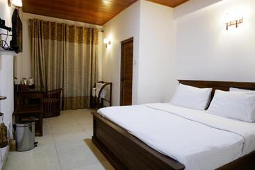 酒店 Riverside Inn