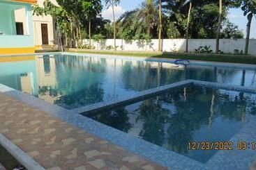 Resort Unique Shantiniketan