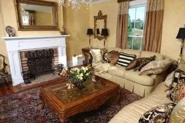 Chestnut Hill Bed & Breakfast