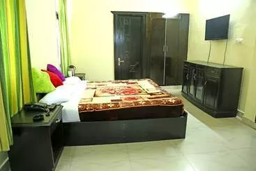 ホテル Surbee Resorts