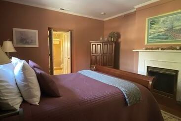 Wayside Inn Bed And Breakfast