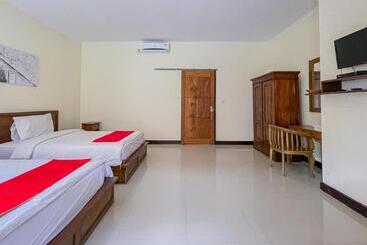 住宿加早餐  Reddoorz Near Pantai Selong Belanak