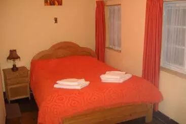 هاستل Hostal Isidoros
