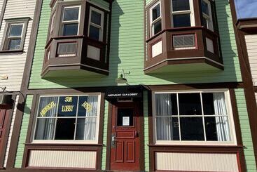 Midnight Sun, A Coast