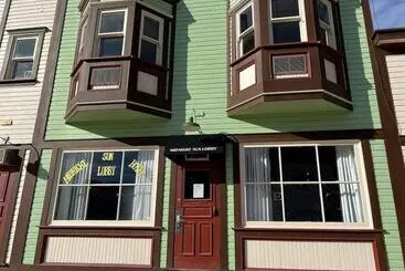 Midnight Sun, A Coast