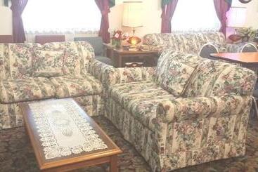 Отель America S Stay Inn Stewartville