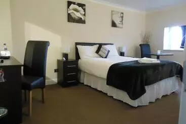 The Silverton Inn   B&b