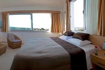 Отель Fairmont Holiday Village