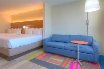 فندق Holiday Inn Express & Suites Tulsa Midtown, An Ihg