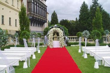 בית מלון כפרי Chateau Zbiroh