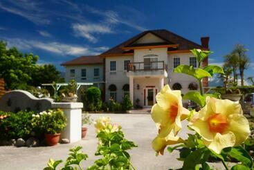 تختخواب و صبحانه Champs Elysees Guesthouse