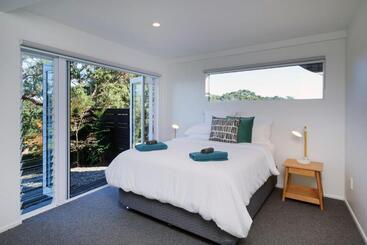 Пансион Waiheke Island Vineyard Holiday Houses