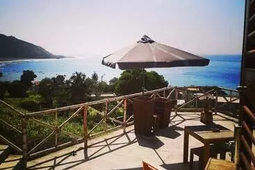 تختخواب و صبحانه Kaza Ladera