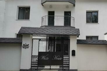 Aparthotel White House
