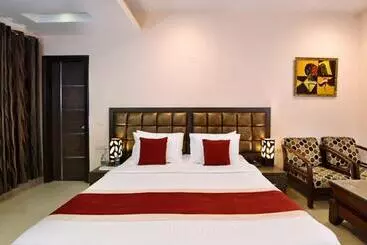 Hotel Genx Le Crescent Ghaziabad