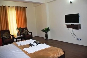 Отель Zojila Residency