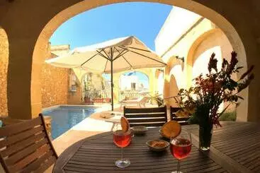 Ad Hoc B&b