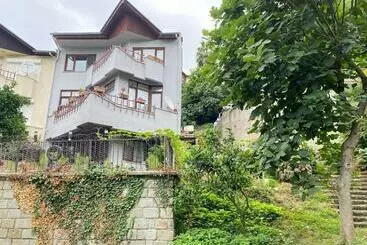 تختخواب و صبحانه Villa With Nature And Sea View