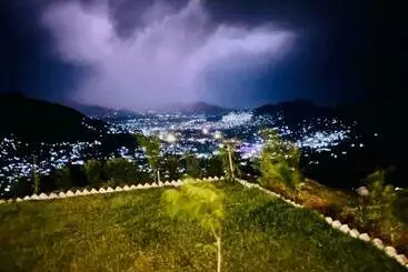 هتل Skydine Resort And Restaurant