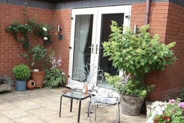 פנסיון The Gardens Room