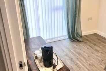 Bed and Breakfast 27 William Jessop Way Bristol Bs13 0rl